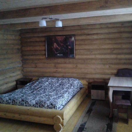 Hotel Boykivskiy Dvir Yasenitsa Zamkova Exterior foto