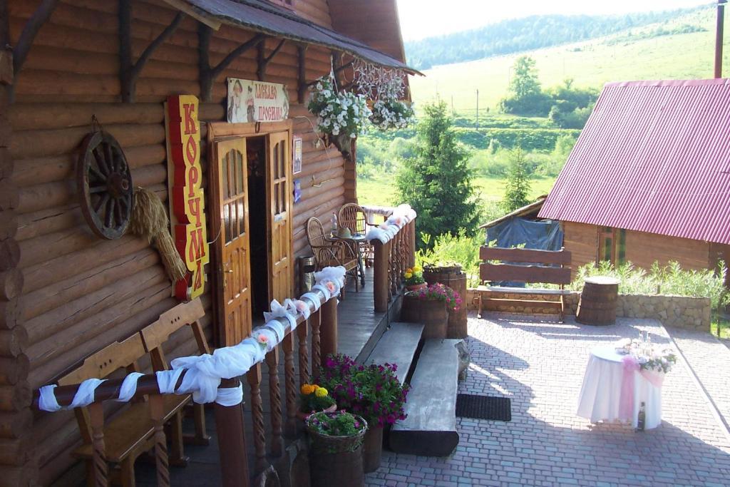 Hotel Boykivskiy Dvir Yasenitsa Zamkova Exterior foto