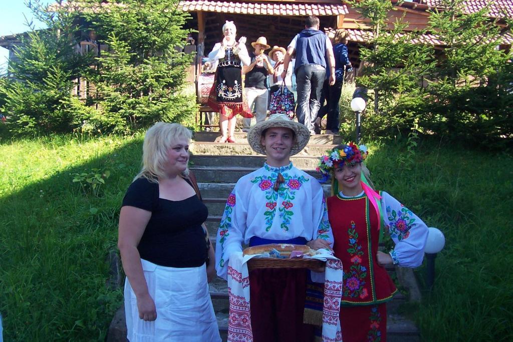 Hotel Boykivskiy Dvir Yasenitsa Zamkova Exterior foto