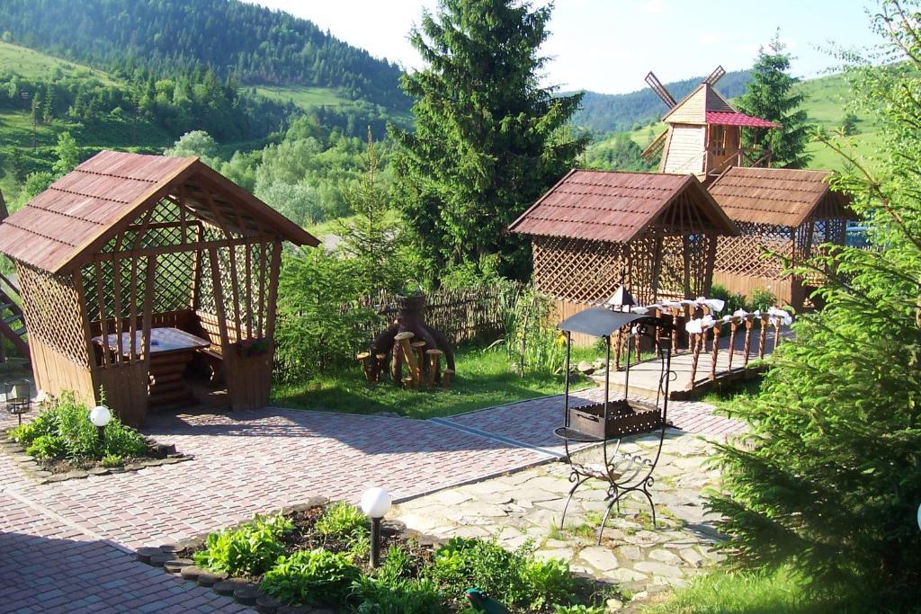Hotel Boykivskiy Dvir Yasenitsa Zamkova Exterior foto